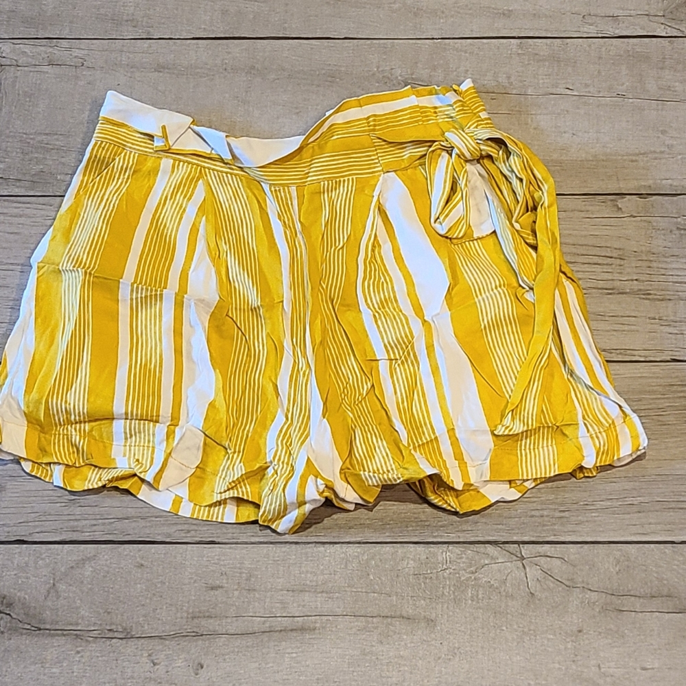 🍁Forever 21 Yellow Striped Linen Shorts 🪅